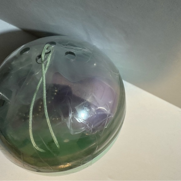 Tokyo Disney Resort Figure Keychain Capsule Toy Gachapon Sleepy Whale - Picture 4 of 4